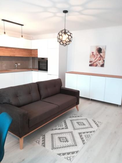Apartament cu 2 camere semidecomandat, mobilat în Florești
