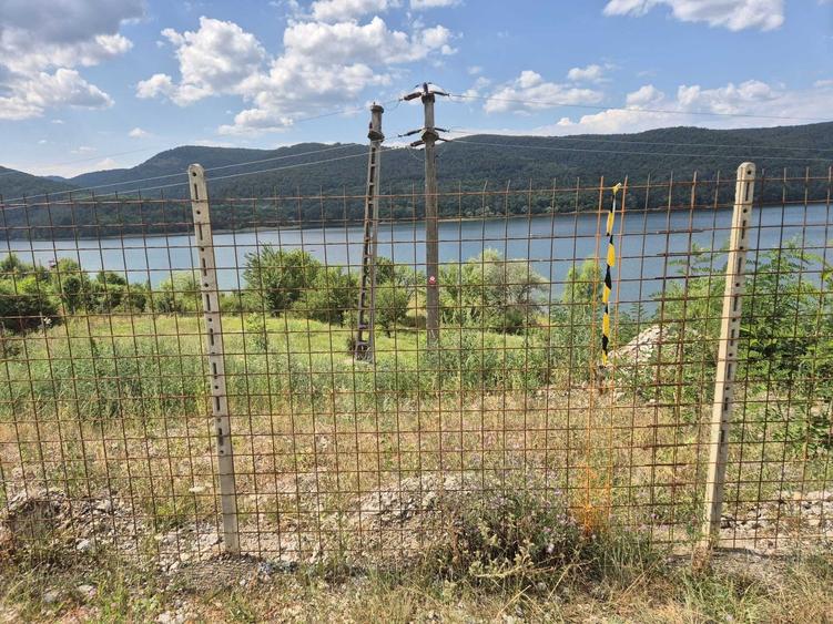 Teren de 1400 mp, în Teliucu Inferior