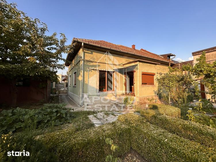 Casă cu 6 camere cu Teren 537 Mp în Est