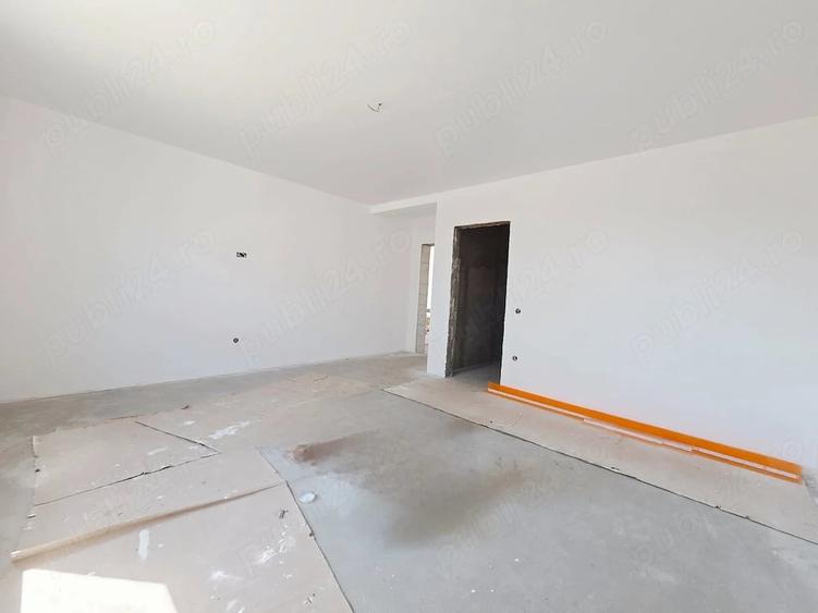 Casă cu Teren 450 Mp în Costi
