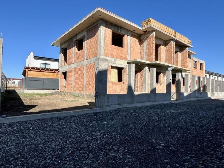 Duplex cu 4 camere cu Canalizare în Șelimbăr