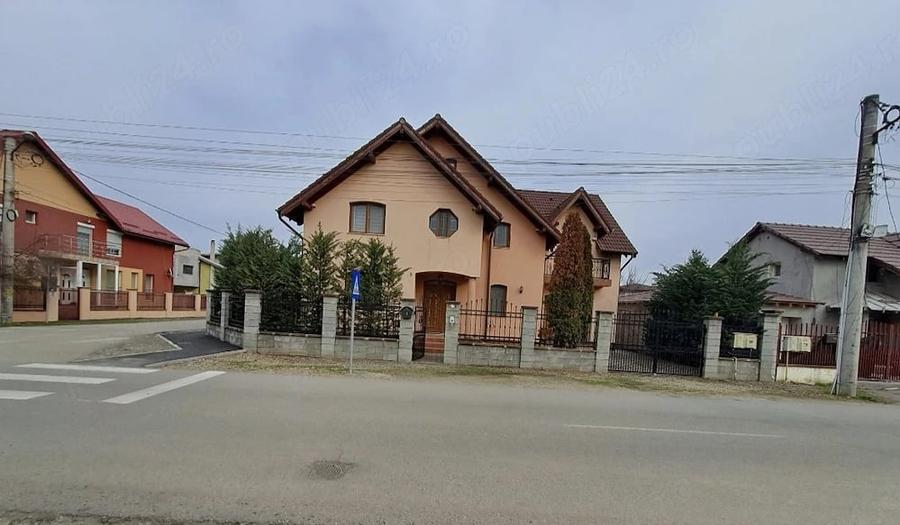 Casă cu Teren 645 Mp în Giroc