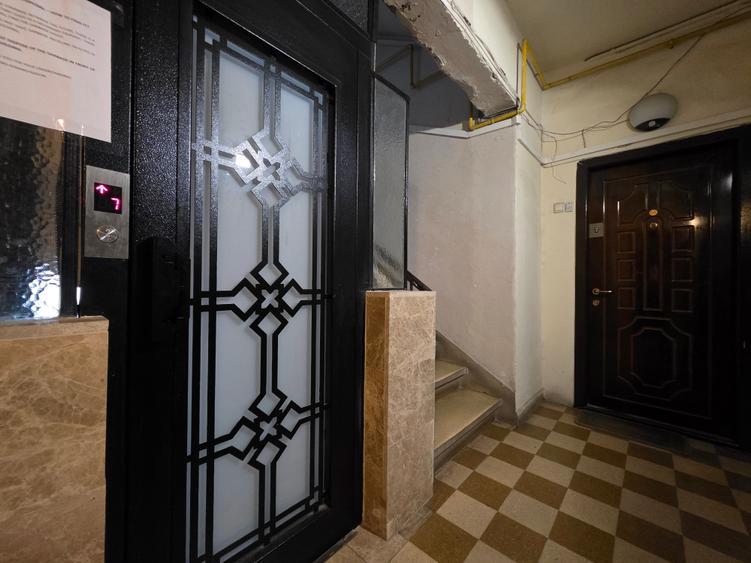 Apartament cu 2 camere semidecomandat în P-ța Universității