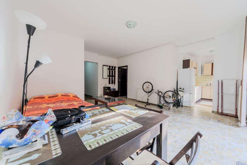 Apartament cu 2 camere semidecomandat, mobilat în Apusului
