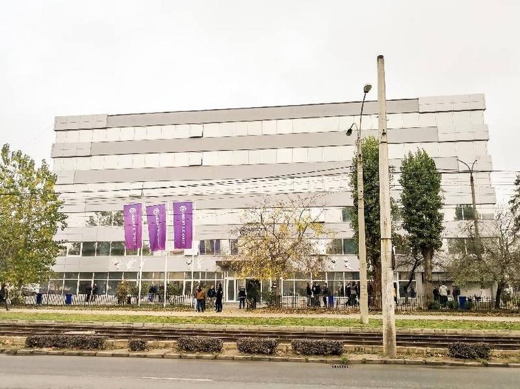 Birou, de 2,173 mp, în P-ta Presei Libere