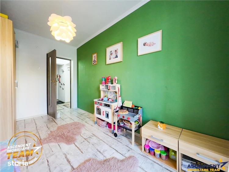 Apartament cu 3 camere decomandat, mobilat în Simeria