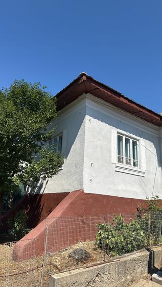 Casă cu 4 camere în Bucovăț