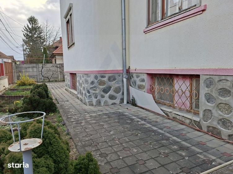 Casă cu 5 camere cu Canalizare în Sub Arini