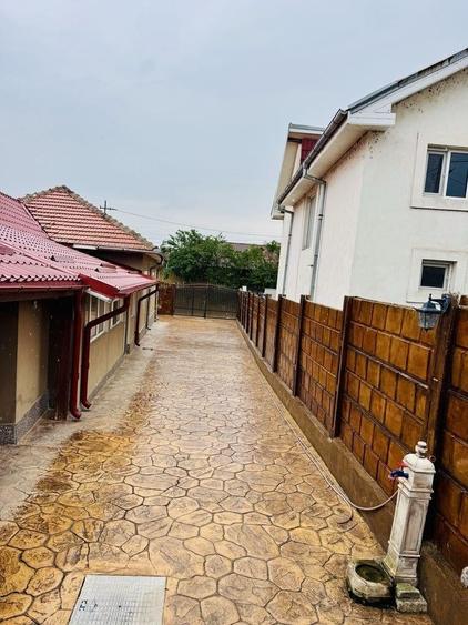 Casă individuală cu 4 camere cu Teren 400 Mp în Podari