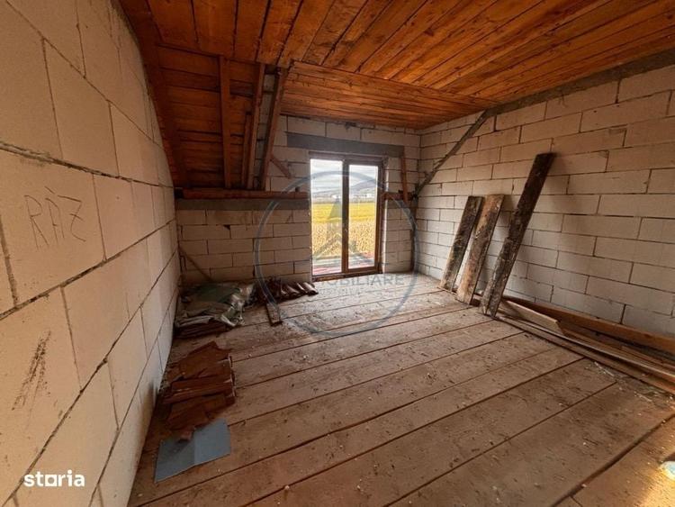 Casă cu 4 camere cu Teren 2900 Mp în Șieu