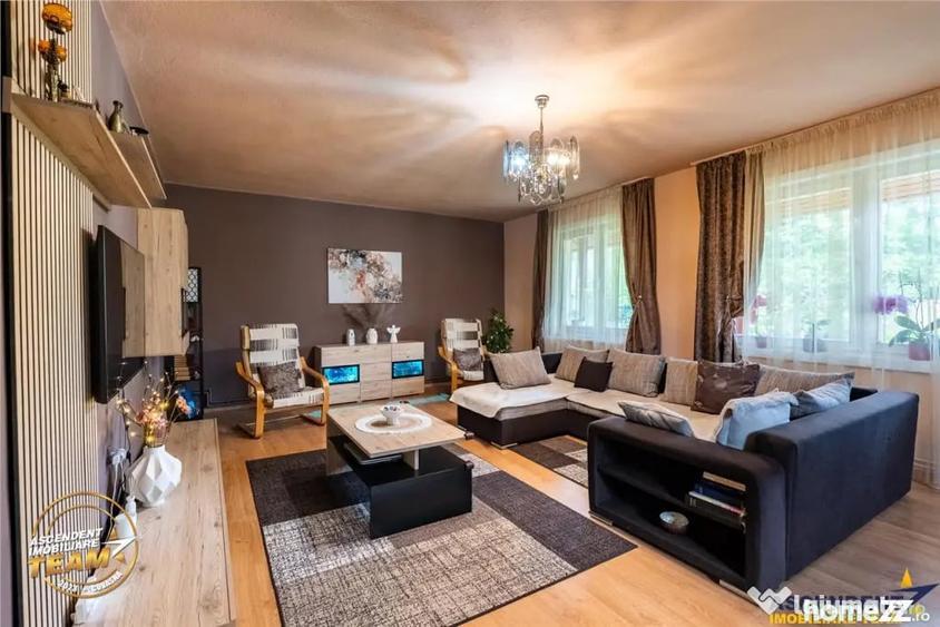 Casă cu 5 camere cu Teren 1336 Mp în Central