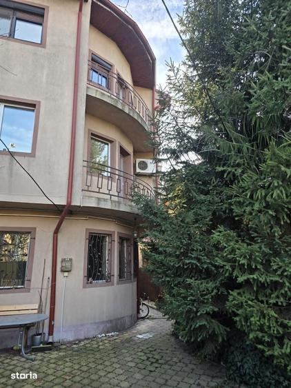 Casă cu 4 camere în Apărătorii Patriei