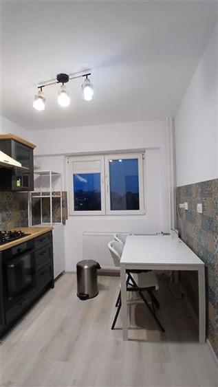 Apartament cu 3 camere decomandat, mobilat în Basarabia