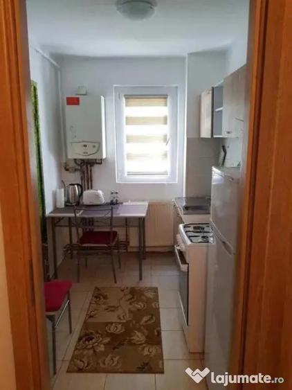 Apartament cu 2 camere semidecomandat, mobilat în Centrul Civic