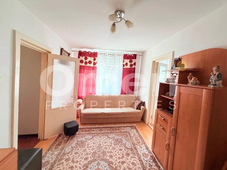 Apartament cu 2 camere semidecomandat, mobilat în Decebal