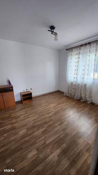 Casă cu 4 camere cu Teren 300 Mp în Dâmbul Rotund