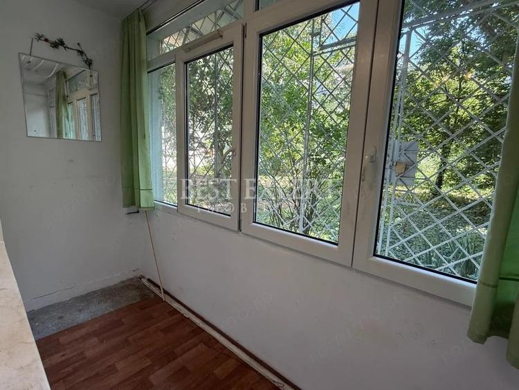 Apartament cu 3 camere decomandat în Titan
