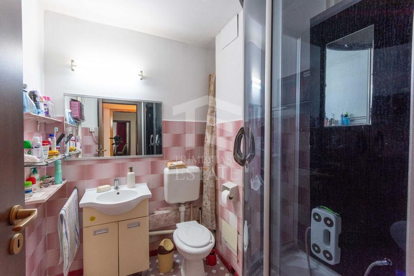 Apartament cu 4 camere semidecomandat în Iancului