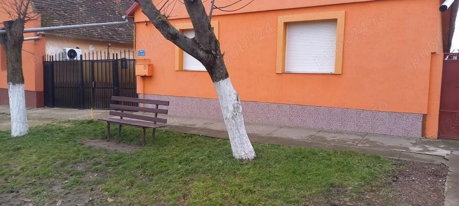 Casă cu 5 camere cu Teren 1348 Mp în Central