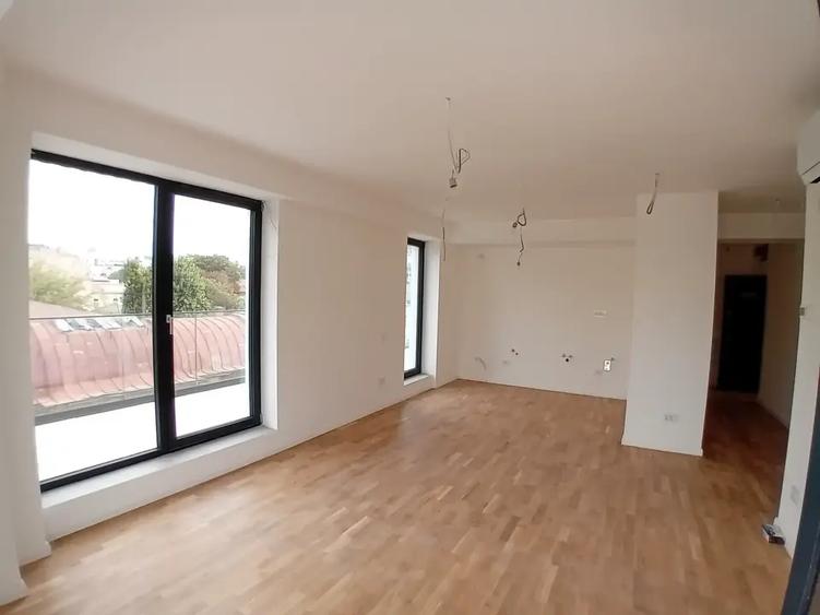 Apartament cu 4 camere decomandat în Unirii