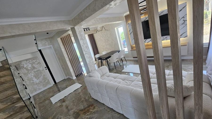 Casă cu 4 camere cu Teren 300 Mp în Central