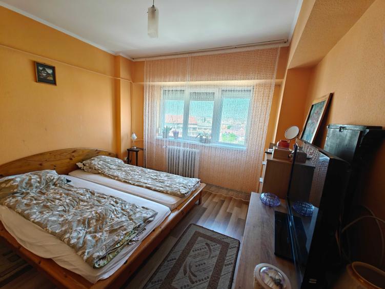 Apartament cu 4 camere decomandat în Dacia