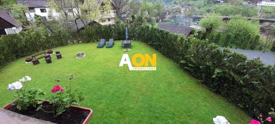 Casă individuală cu 8 camere cu Canalizare în Vadu Moților