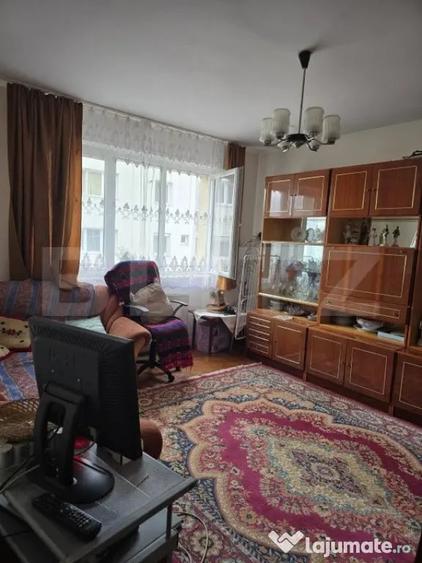 Apartament cu 3 camere decomandat în Soarelui