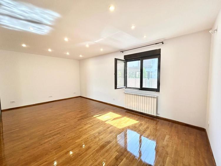 Casă individuală cu 7 camere cu Piscina în Iancu Nicolae