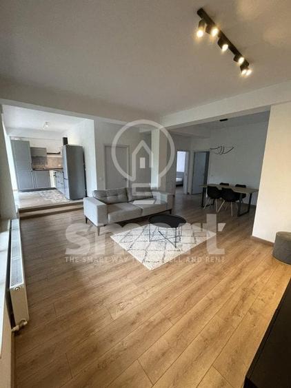 Apartament cu 5 camere semidecomandat, mobilat în Gruia
