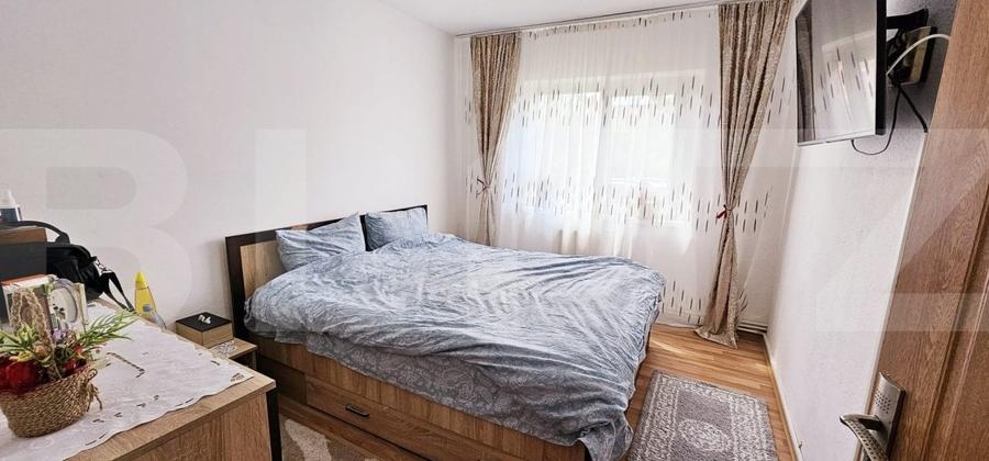 Apartament de vanzare, cu 3 camere, decomandat, 68mp, parter înalt - 6