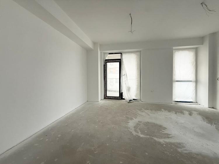 Apartament cu 3 camere semidecomandat în Inel II