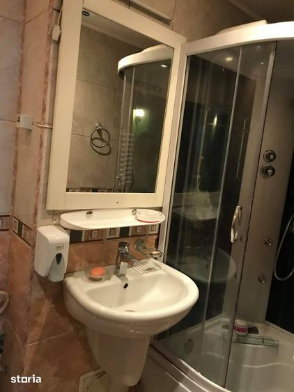 Apartament cu 4 camere în Micro 17