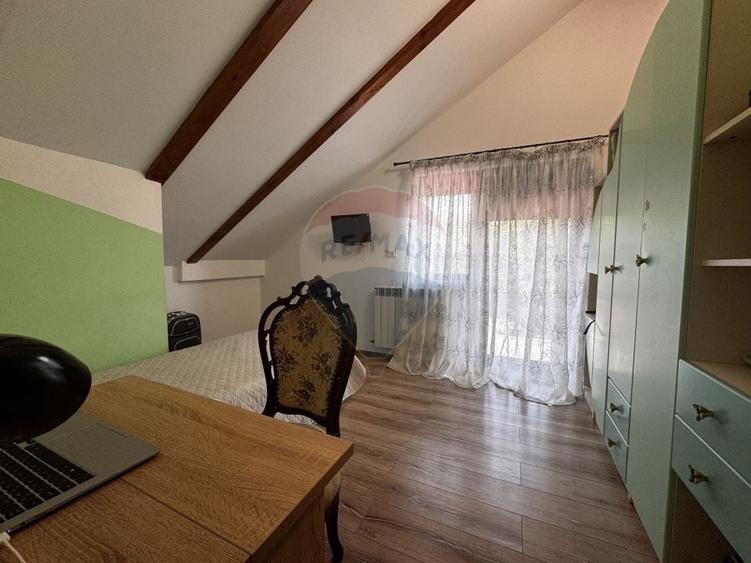 Casă individuală cu 5 camere cu Teren 1600 Mp în Sascut