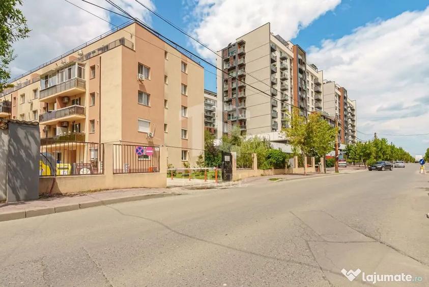 Apartament cu 3 camere decomandat în Titan