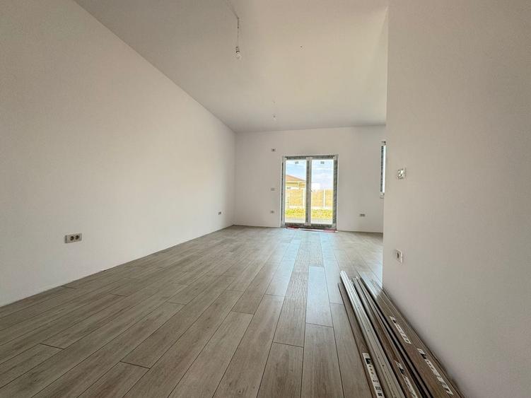 Duplex cu 3 camere cu Canalizare în Moșnița Nouă