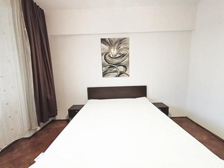 Apartament cu 3 camere decomandat în Lacul Tei