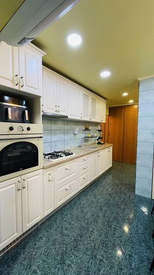Apartament cu 2 camere decomandat, mobilat în