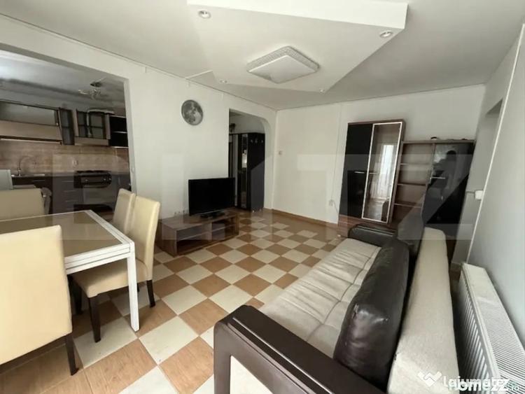 Apartament cu 3 camere semidecomandat în Micro 14