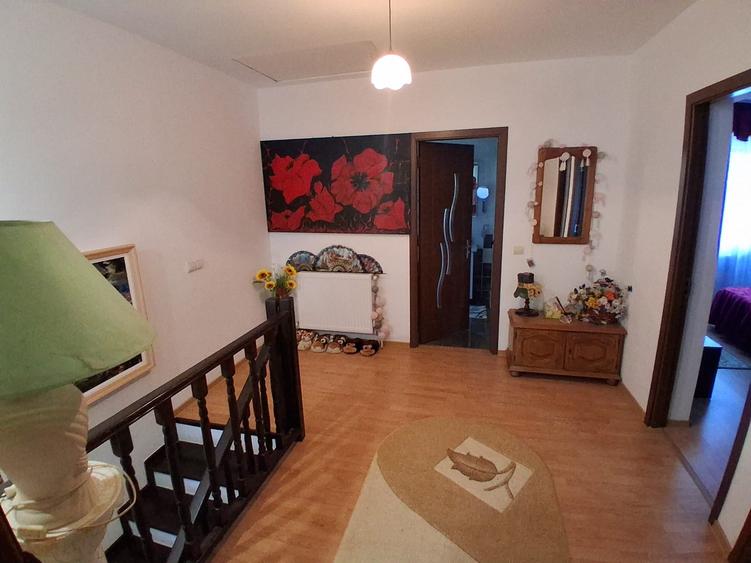 Duplex cu 4 camere cu Canalizare în Valea Lupului