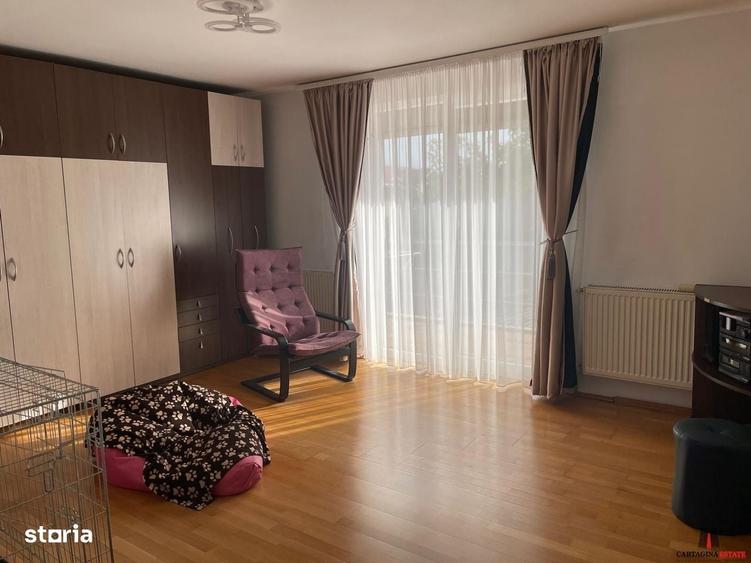 Casă cu 4 camere cu Teren 500 Mp în Central