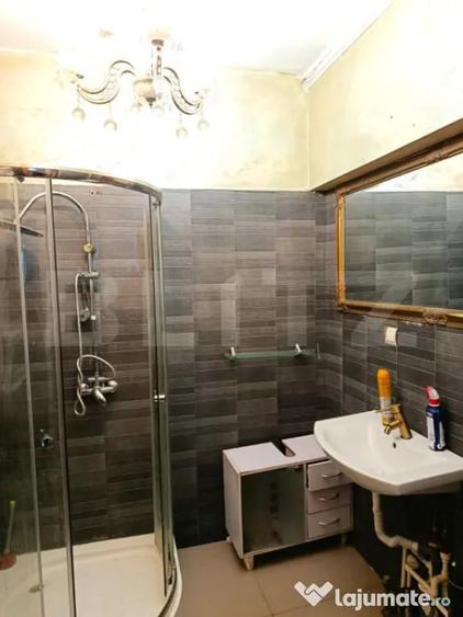 Apartament cu 3 camere decomandat în Independenței