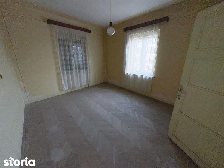 Casă cu 5 camere cu Teren 990 Mp în Central