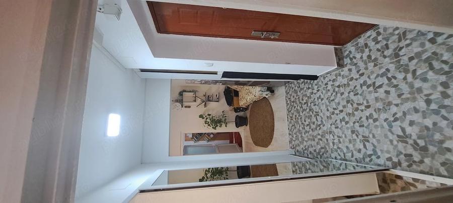 Apartament cu 3 camere semidecomandat în Exterior Vest