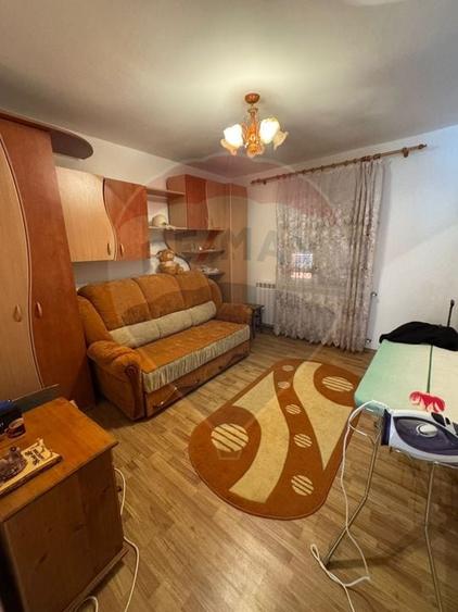 Casă individuală cu 6 camere cu Teren 1526 Mp în Bolotești