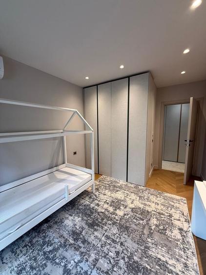 Apartament cu 4 camere în Iancu Nicolae