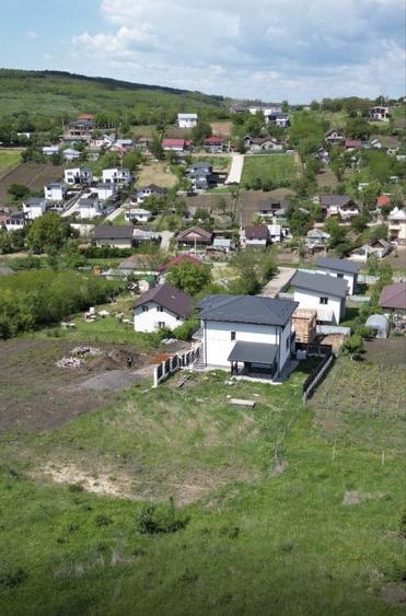 Casă cu 4 camere în Breazu