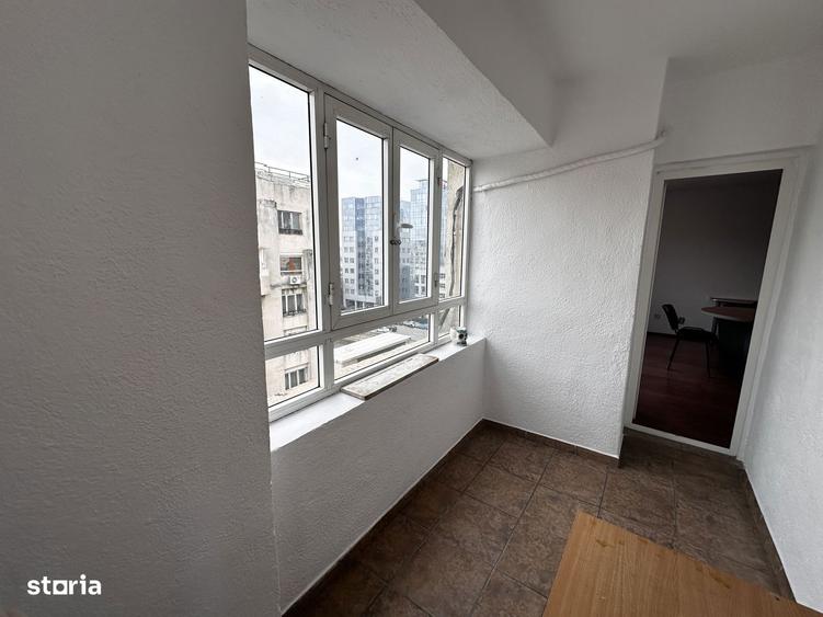 Apartament cu 3 camere semidecomandat, mobilat în Văcăresti
