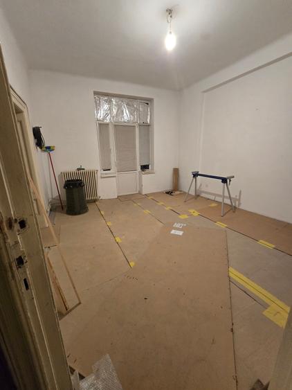 Apartament cu 4 camere semidecomandat în Armeneasca