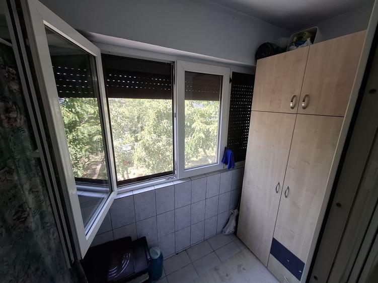 Apartament cu 3 camere semidecomandat, mobilat în Casa de Cultură